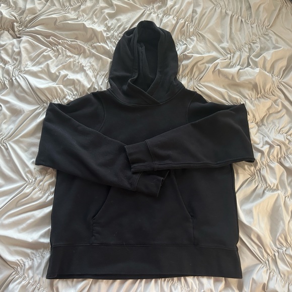 Lululemon sweatshirt size 10 🖤 - Picture 1 of 4